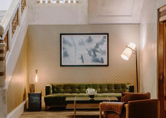 Hotel River 4*