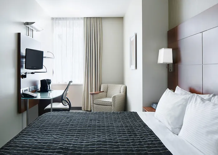 Hotel River 4*