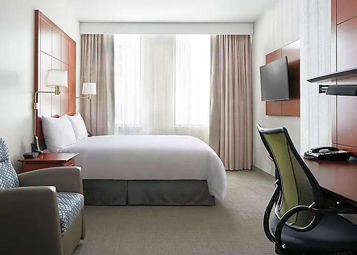 Hotel River 4*